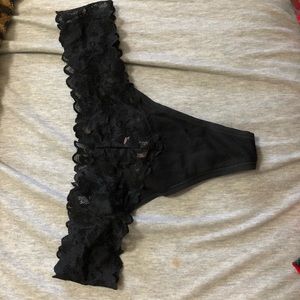 VS Black lacy thong